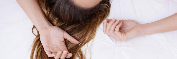 Cheveux abîmés : comment les réparer à l'aide des compléments alimentaires ?